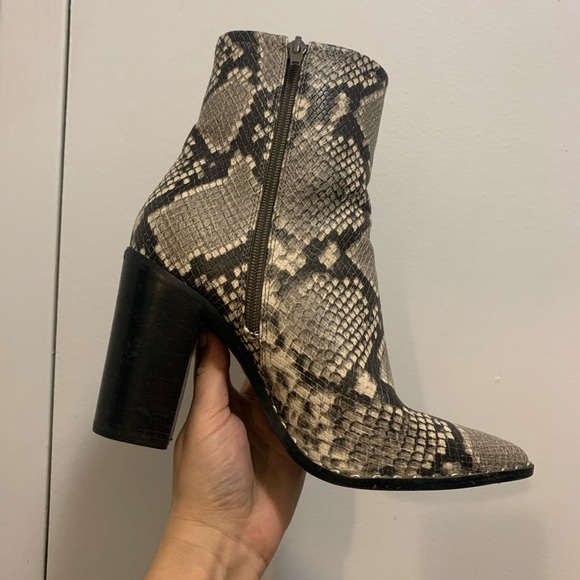 Loviren snake skin Aldo boots. - Picture 5 of 6